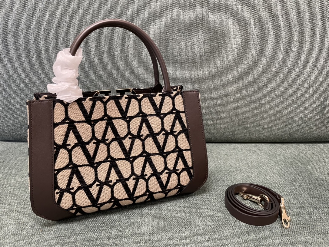Bagsaaa Va1e*ntin0 Garavani Toile Iconographe Small Tote Bag brown 28cm
