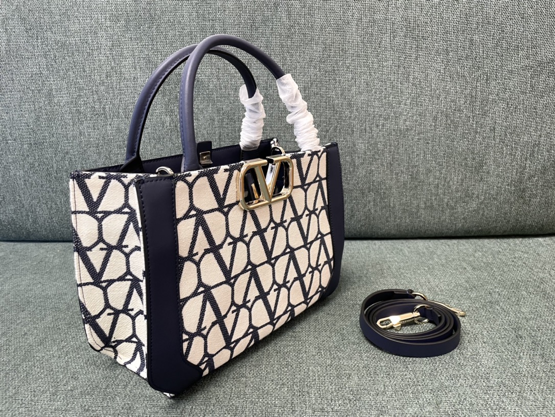 Bagsaaa Va1e*ntin0 Garavani Toile Iconographe Small Tote Bag navy 28cm