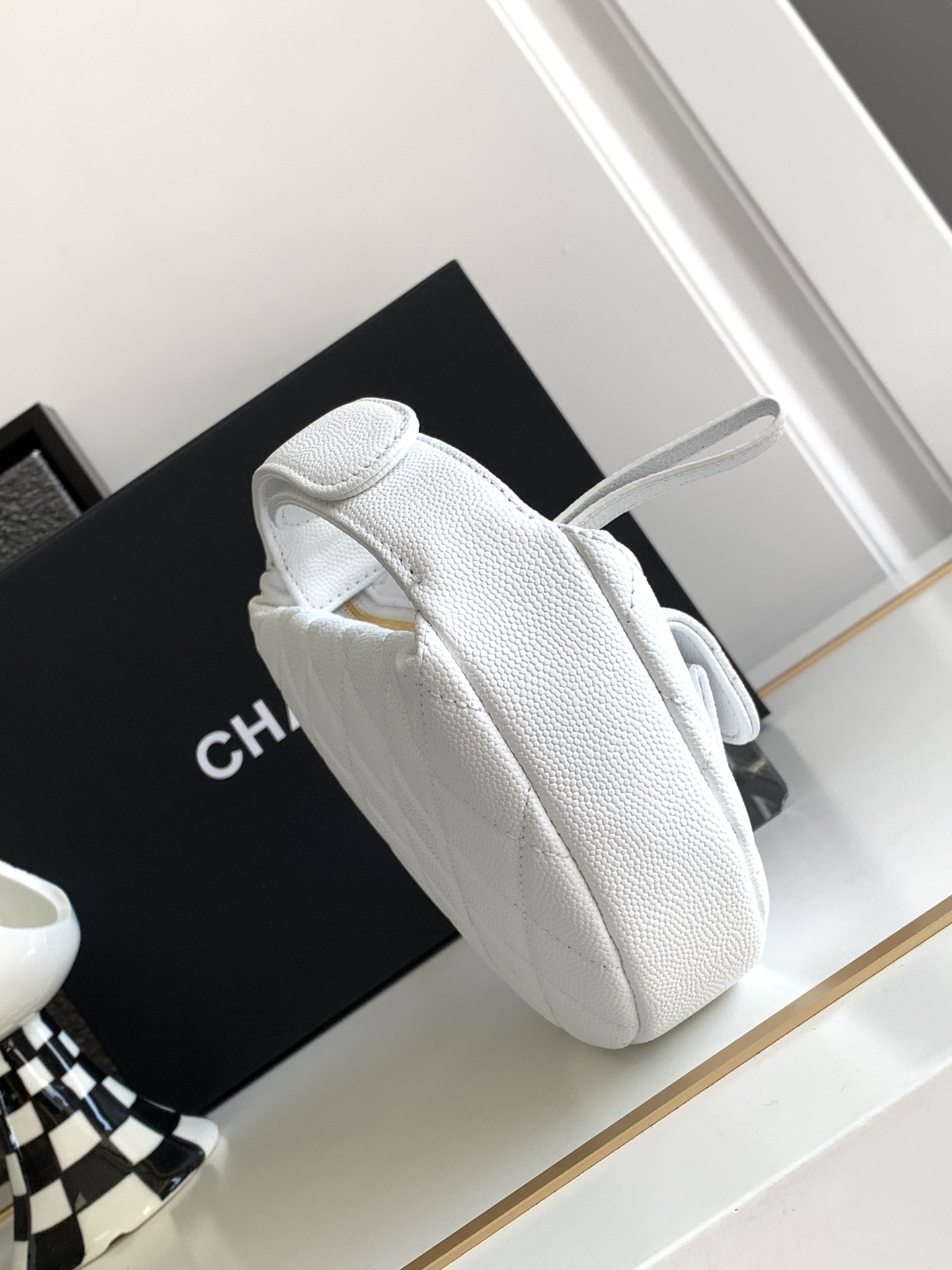 Bagsaaa Ch**el Bucket Bag White Caviar