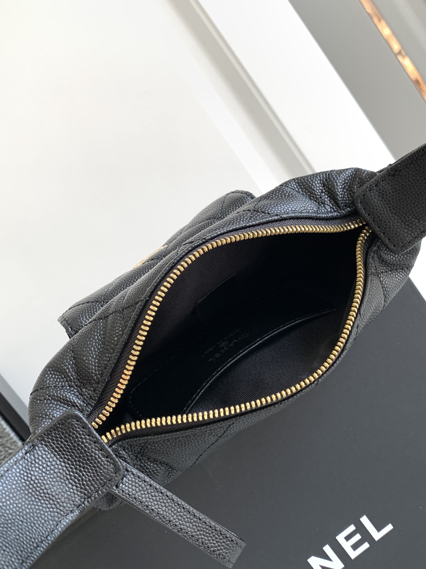 Bagsaaa Ch**el Bucket Bag Black Caviar