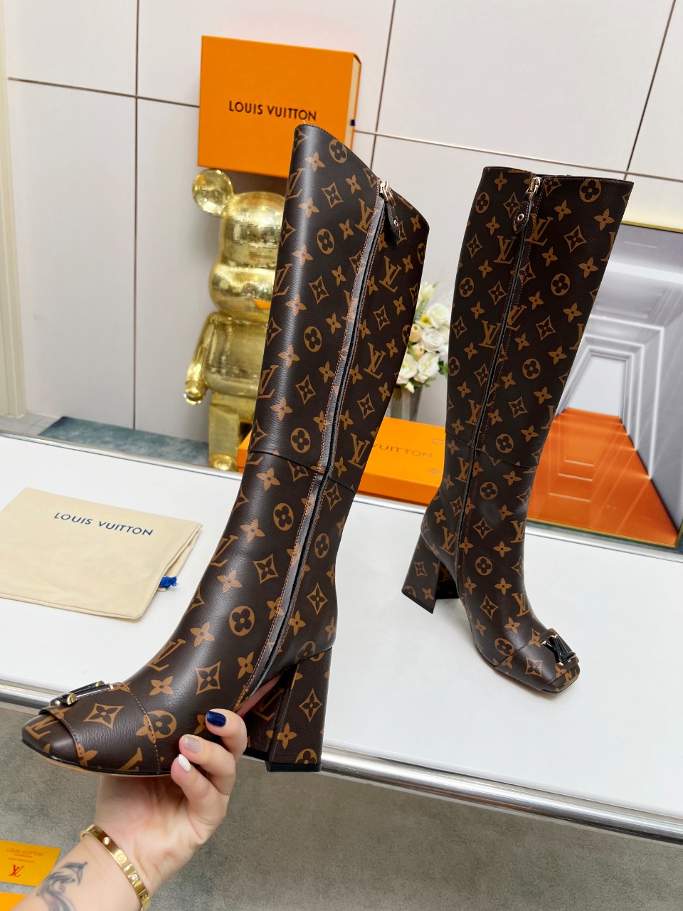 Bagsaaa L0vis Vvtt0n Long Boots Monogram Twist Logo