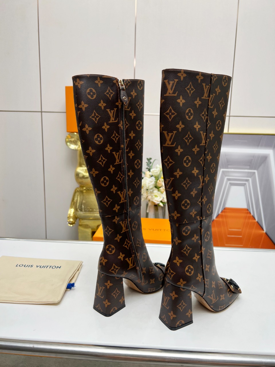 Bagsaaa L0vis Vvtt0n Long Boots Monogram Twist Logo