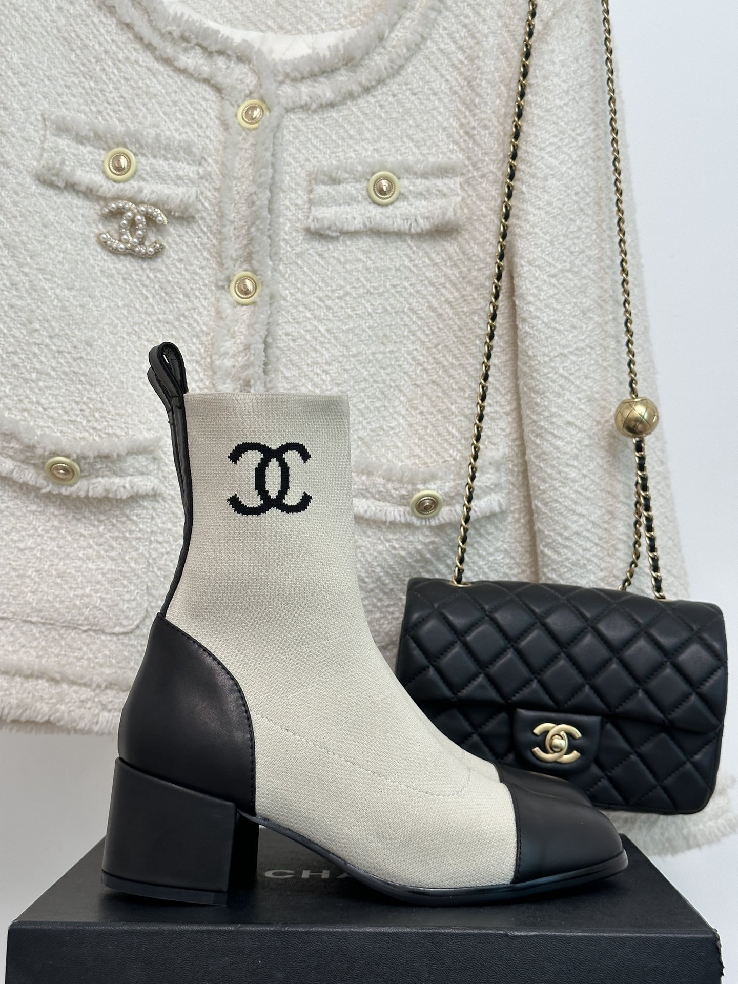 Bagsaaa Ch**el Ankle Short Boots Off White