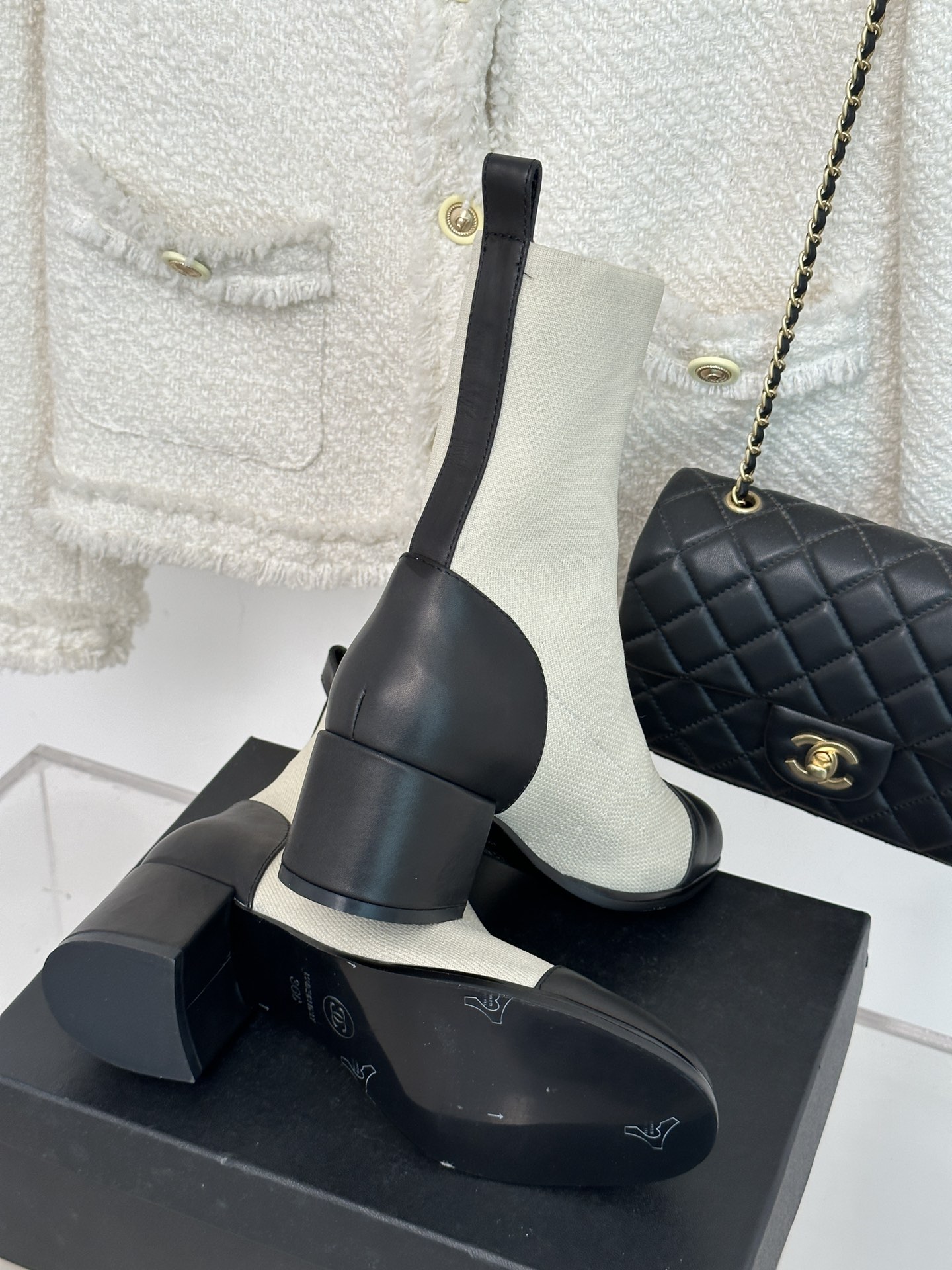 Bagsaaa Ch**el Ankle Short Boots Off White