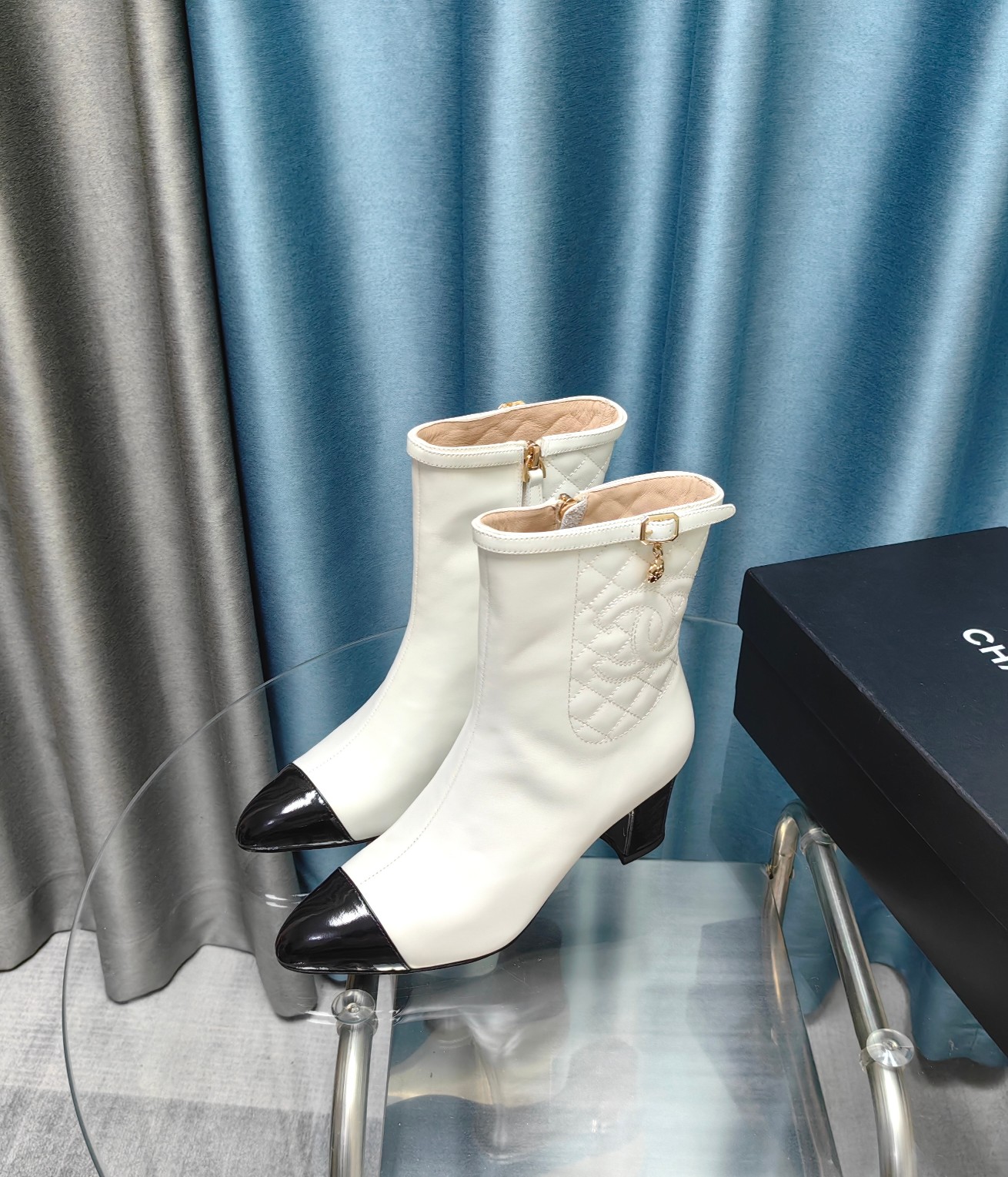 Bagsaaa Ch**el Ankle White Boots