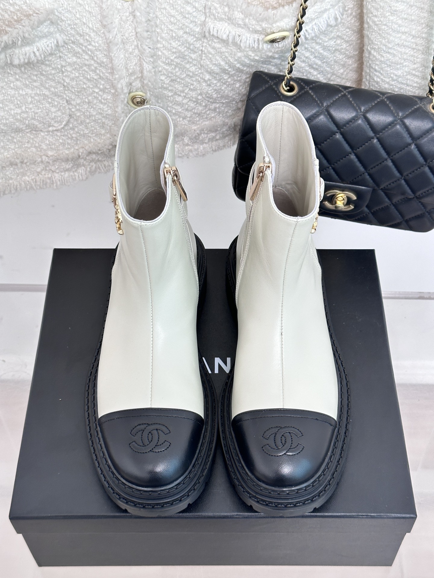 Bagsaaa Ch**el Chelsea White Leather Boots