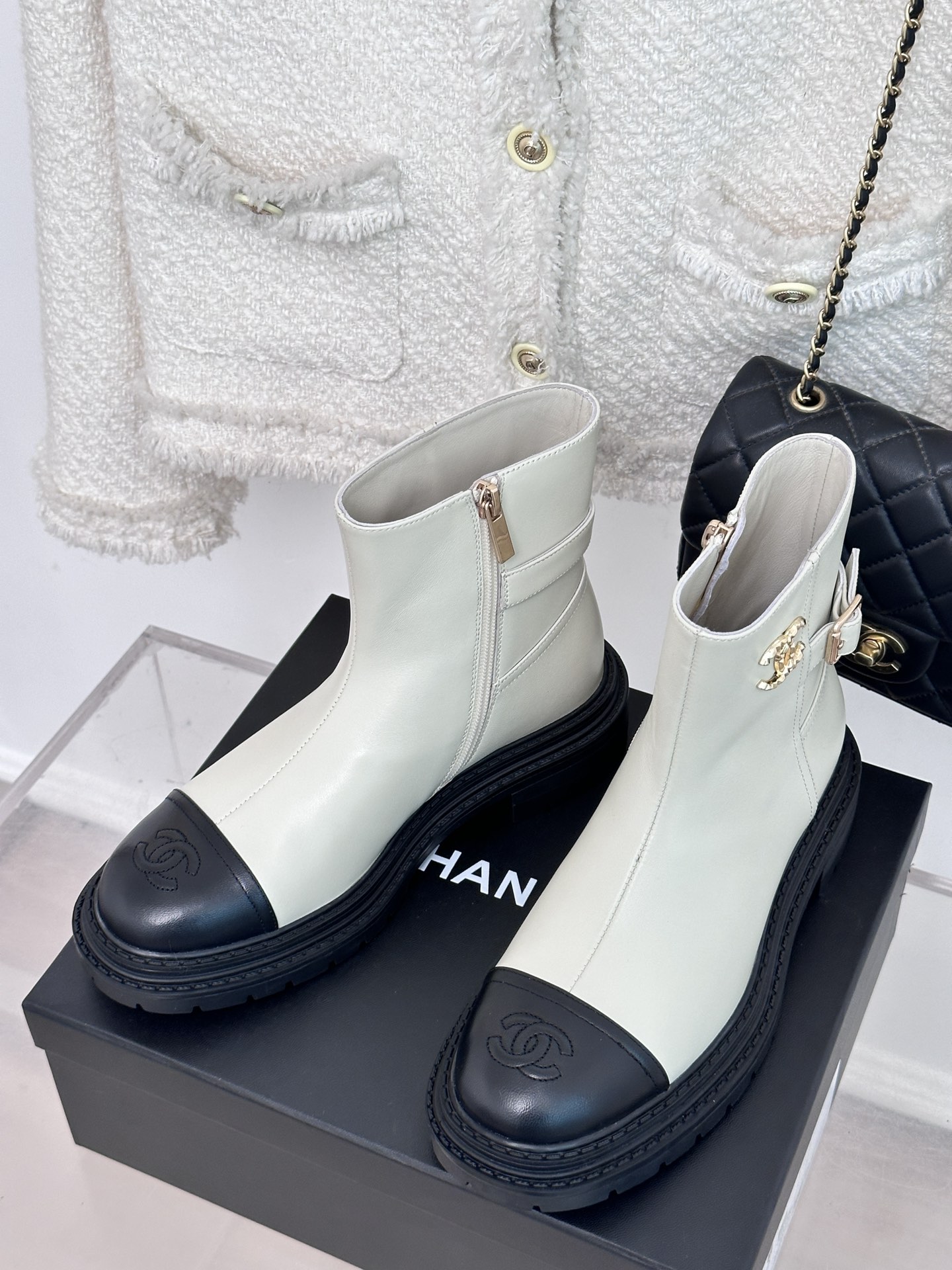 Bagsaaa Ch**el Chelsea White Leather Boots