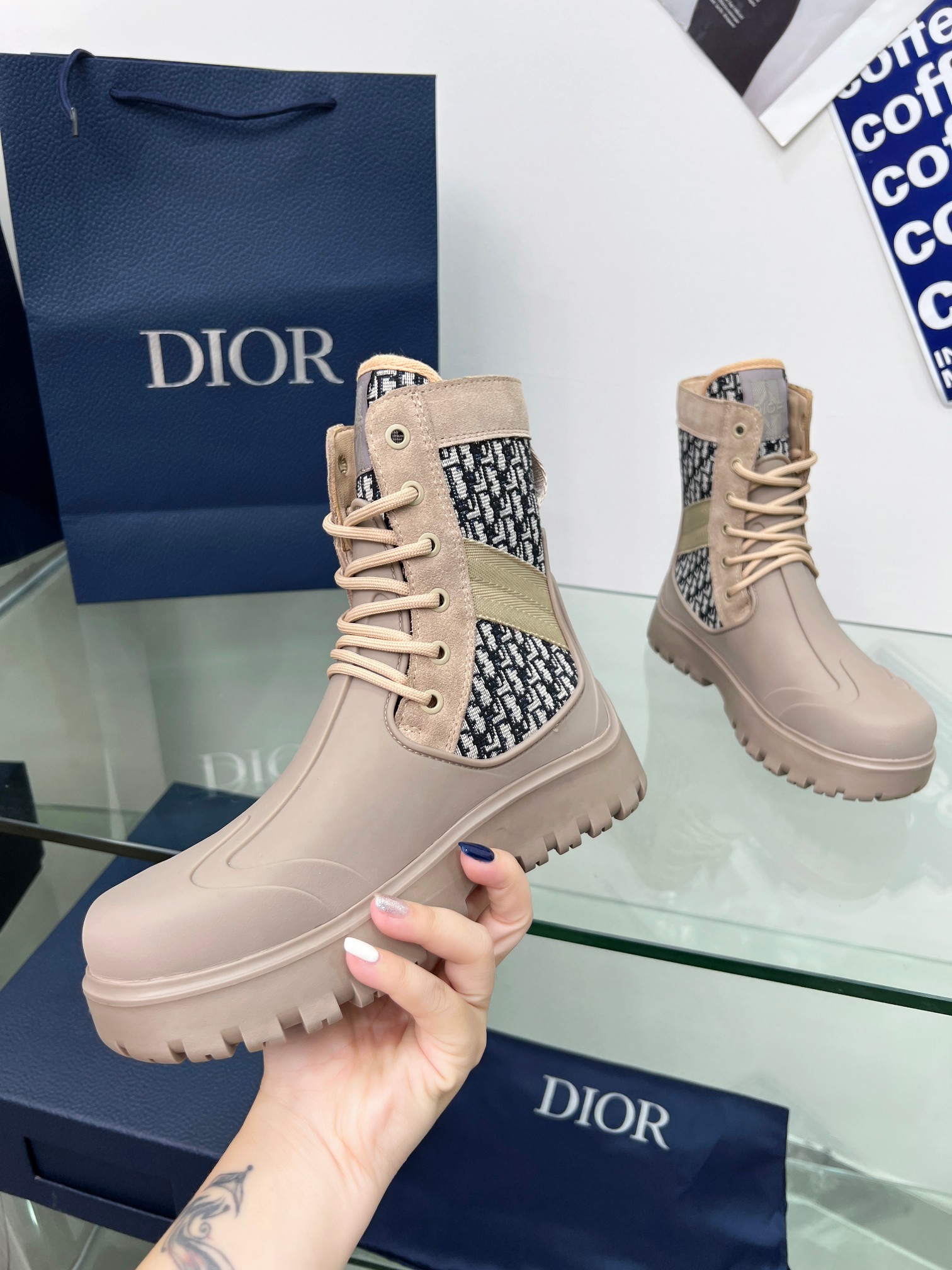 Bagsaaa D10r Garden Lace-Up Boot Beige
