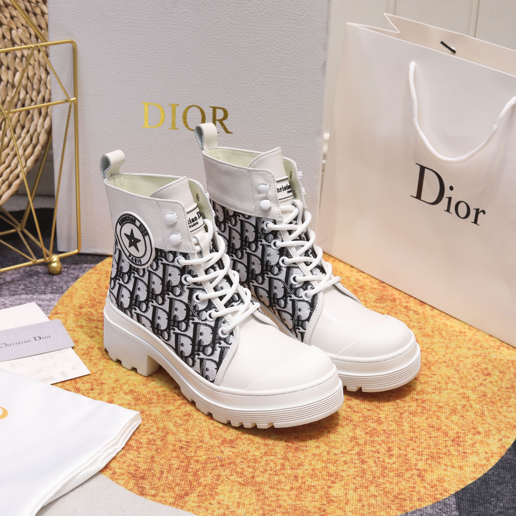 Bagsaaa D10r Lace Up Ankle Boots