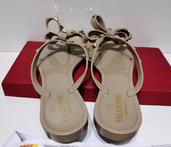 Bagsaaa Va1e*ntin0 Beige Bow Rockstud Thong Sandals 