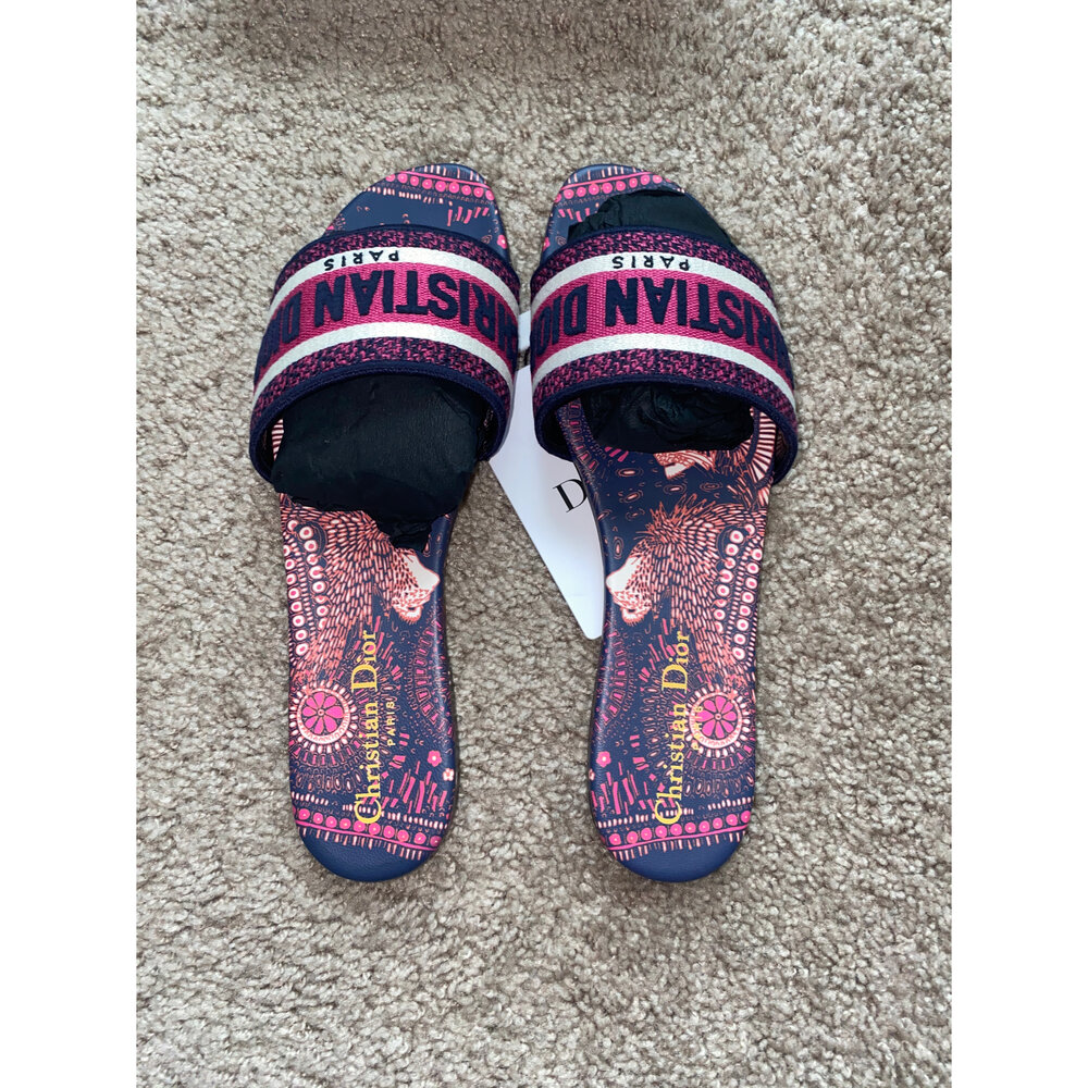 Bagsaaa D10r Dway Fuchsia and Deep Blue Animals Embroidered Cotton Slides