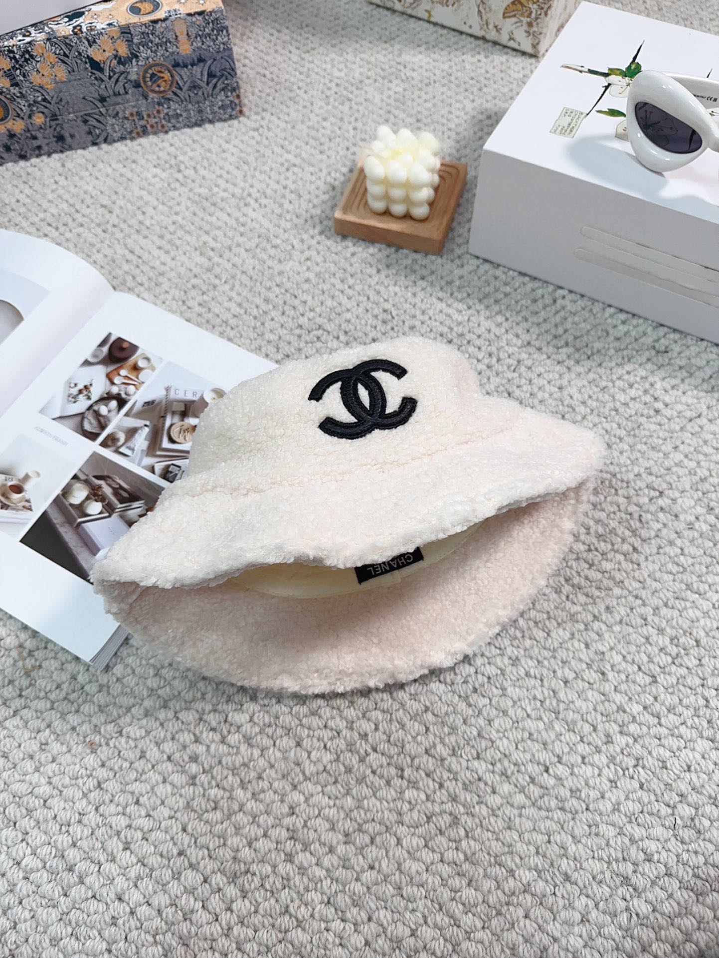Bagsaaa Ch**el Winter Fur Bucket Hat White
