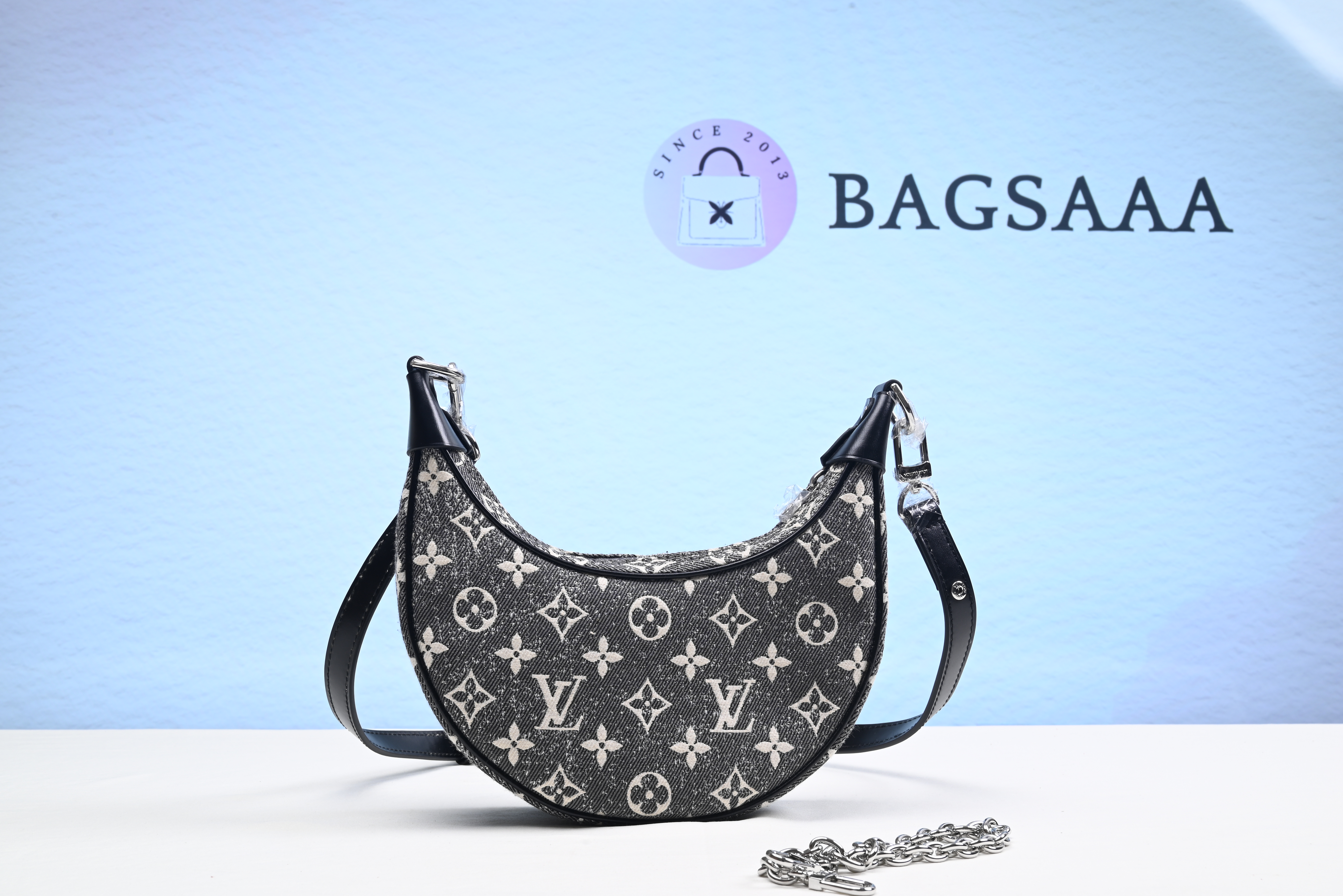 Bagsaaa L0vis Vvtt0n Loop bag black denim 23cm