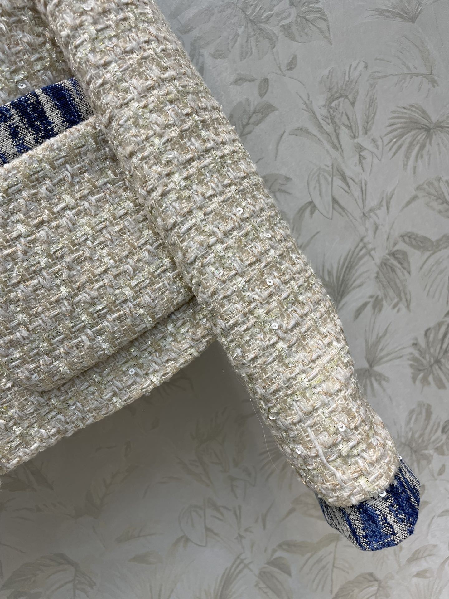 Bagsaaa Ch**el Tweed White Jacket