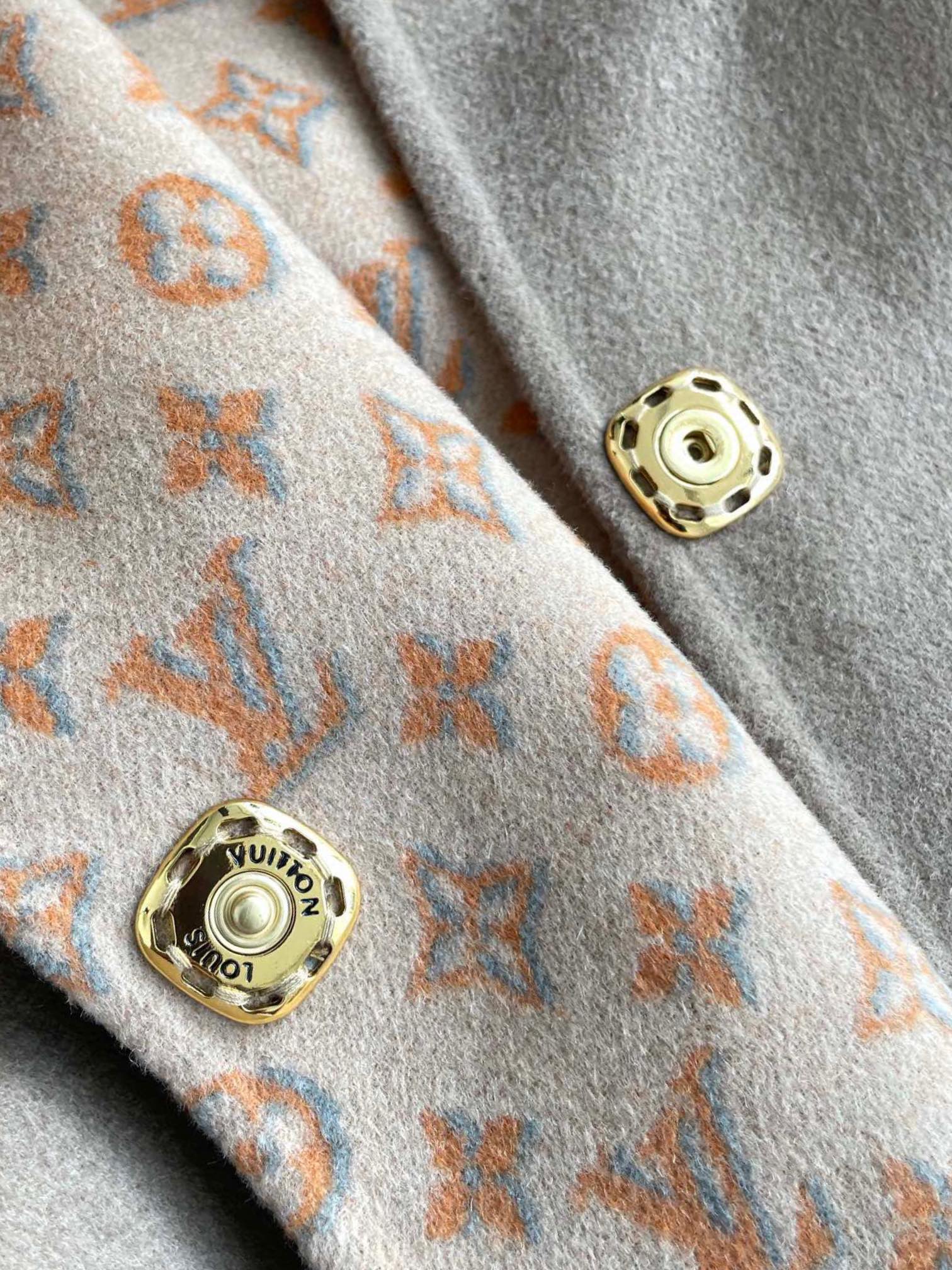 Bagsaaa L0vis Vvtt0n Long Coat Beige