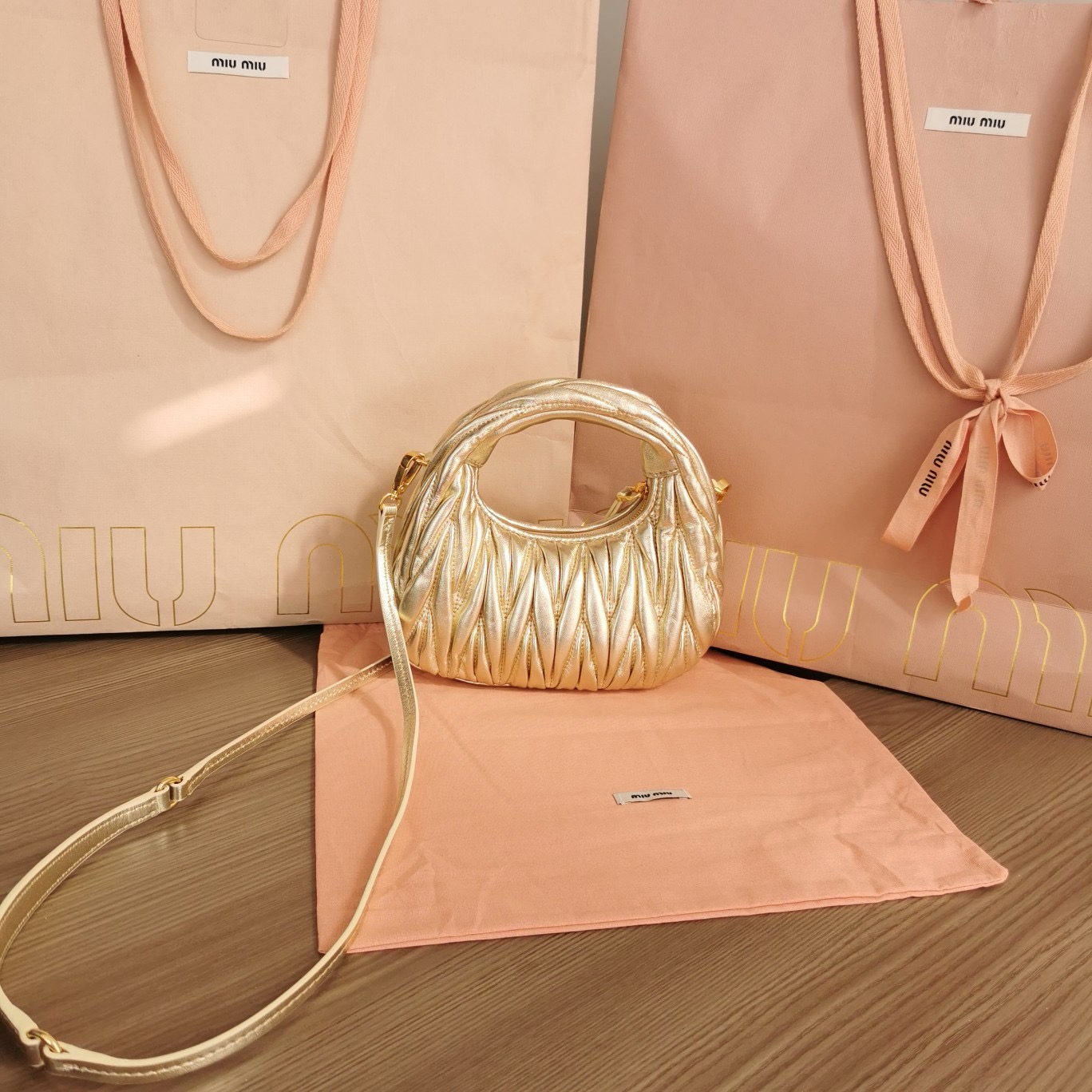 Bagsaaa M1um1u Wander Matelasse Leather gold 18cm