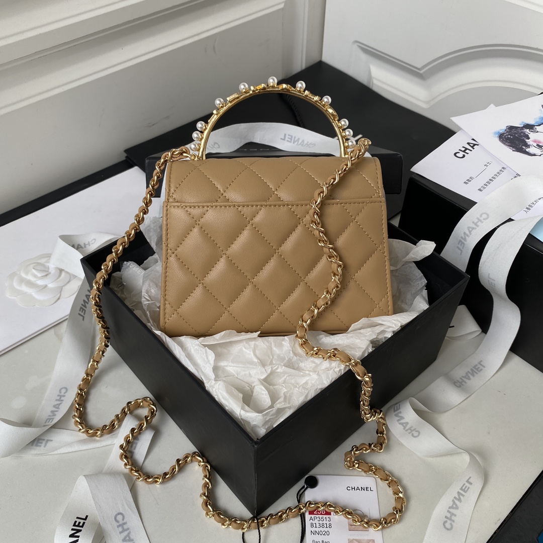 Bagsaaa Ch**el Clutch With Chain Lambskin, Imitation Pearls Beige