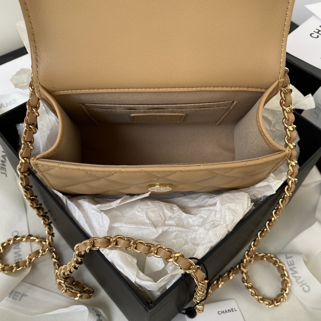 Bagsaaa Ch**el Clutch With Chain Lambskin, Imitation Pearls Beige