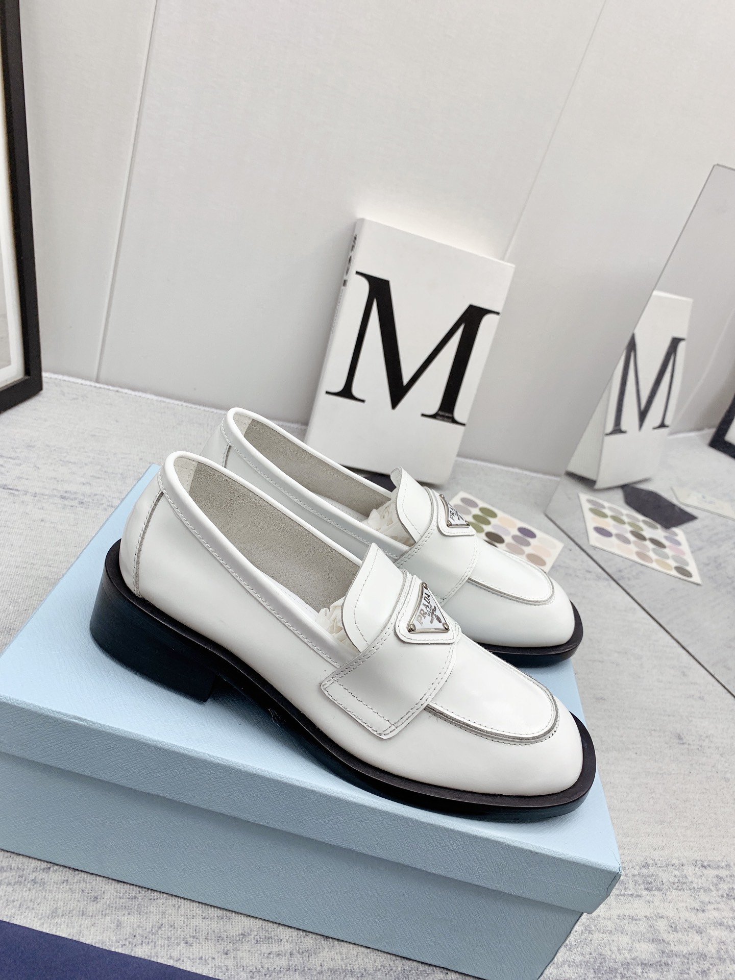 Bagsaaa Pra*a White Loafer