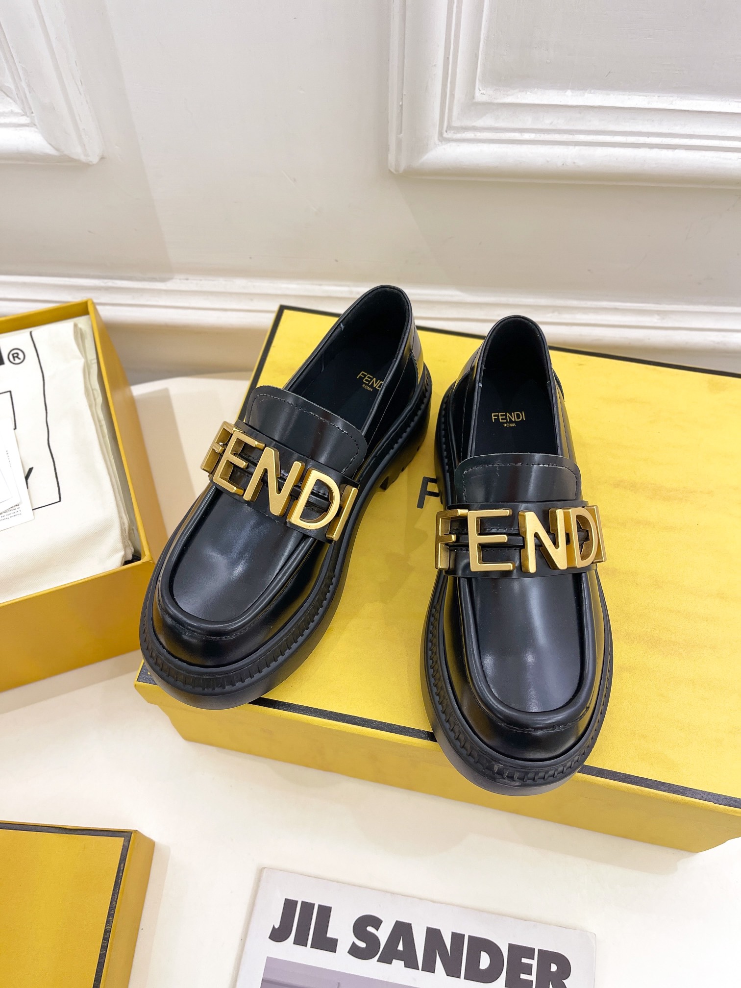 Bagsaaa F**di Black Loafers 