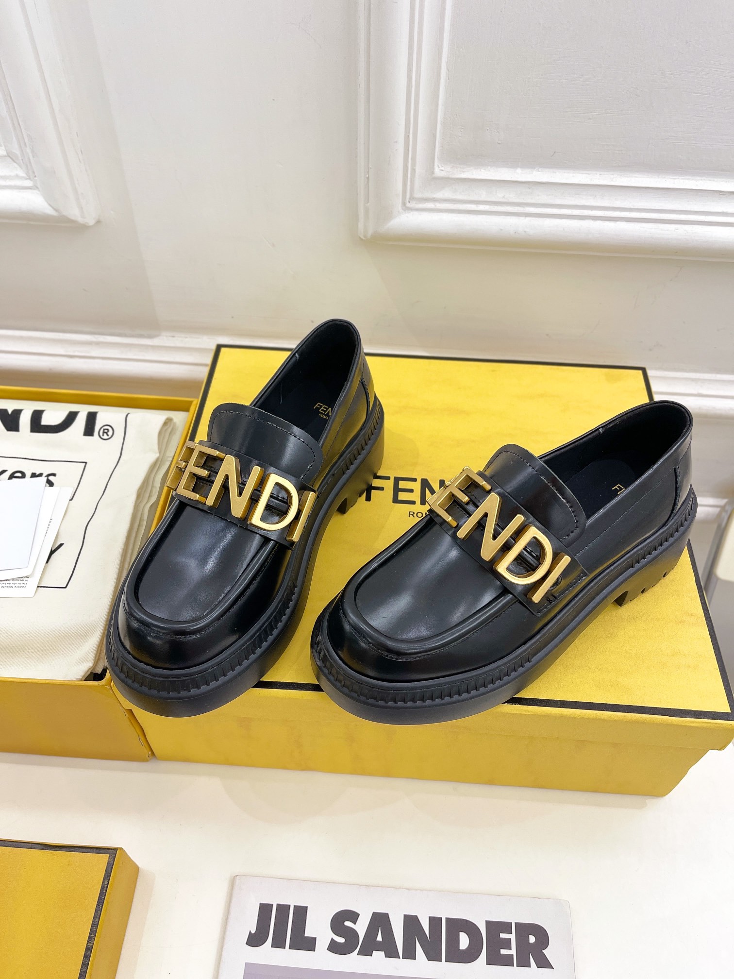 Bagsaaa F**di Black Loafers 