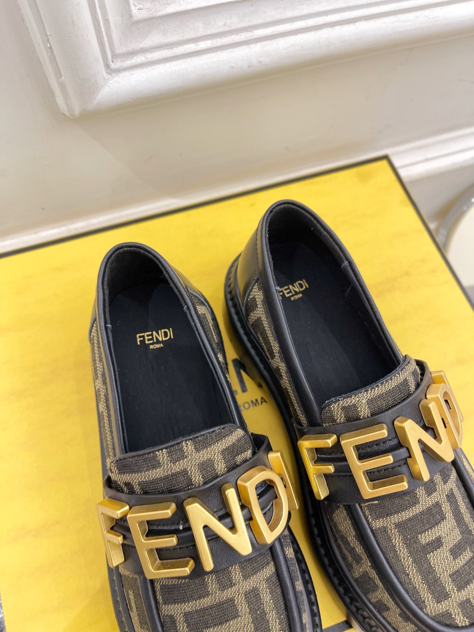 Bagsaaa F**di Brown FF Logo Loafers