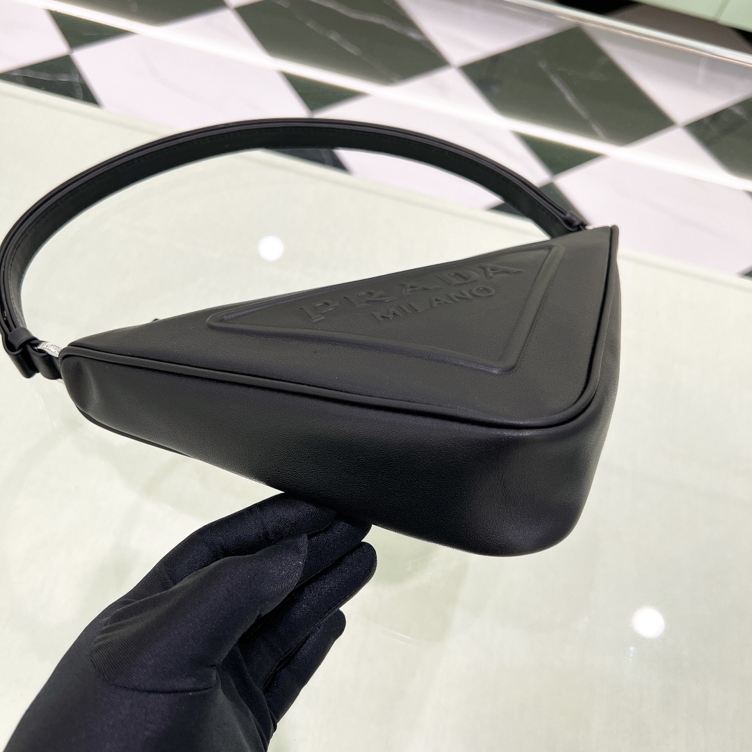 Bagsaaa Pra*a Triangle leather mini-bag black
