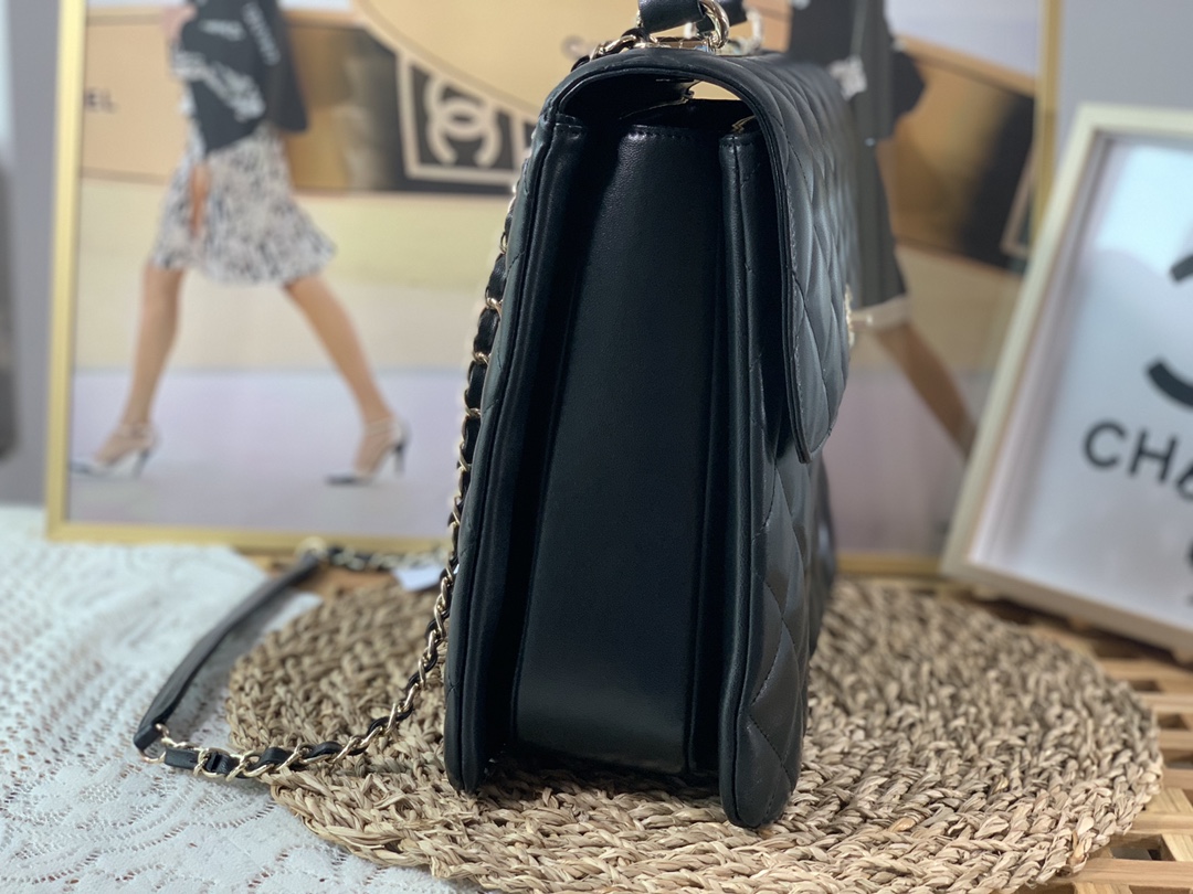Ch**el Black Large Trendy CC Lambskin Leather Flap Bag