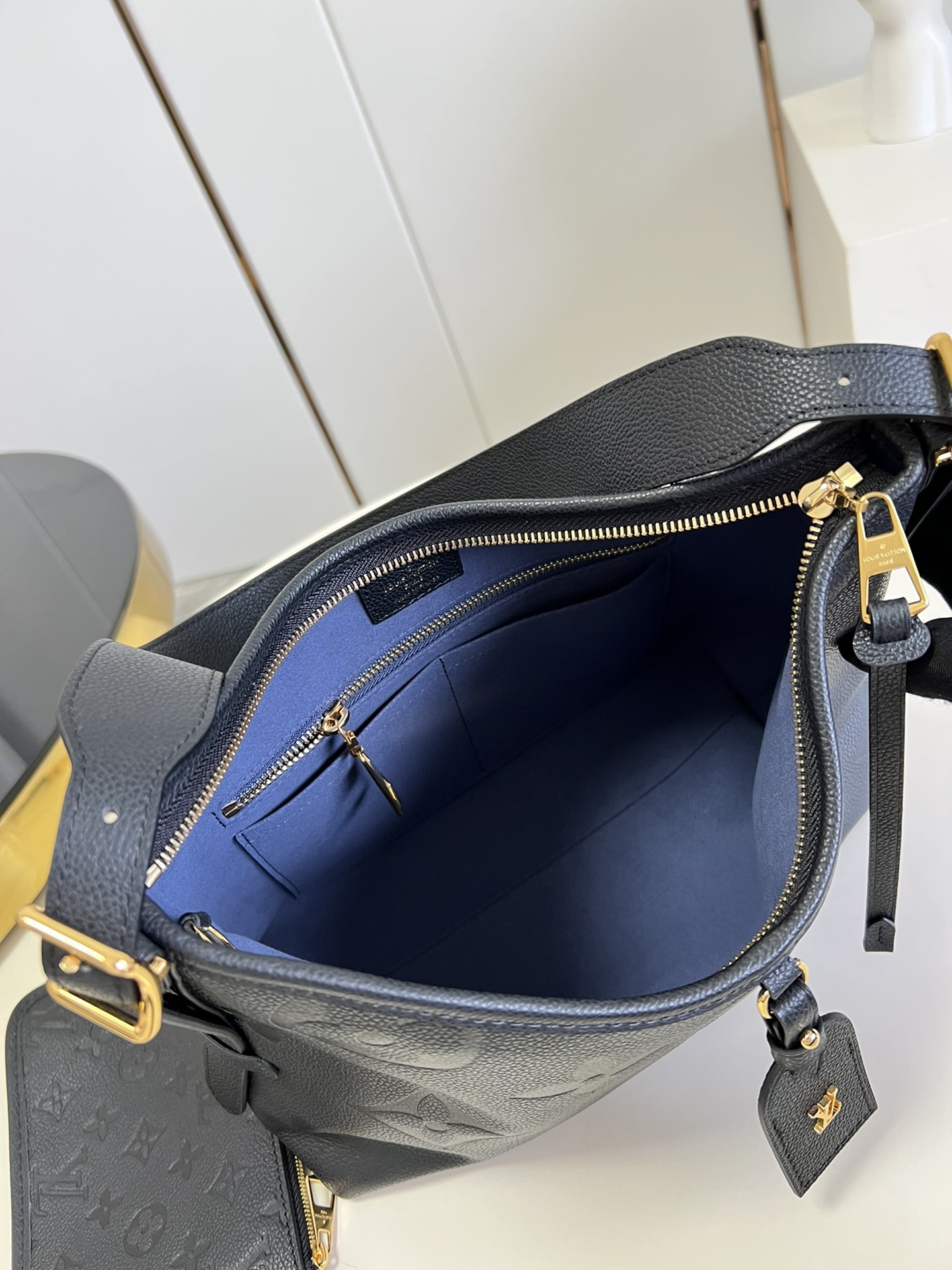 Bagsaaa L0vis Vvtt0n Carryall PM bag Black 