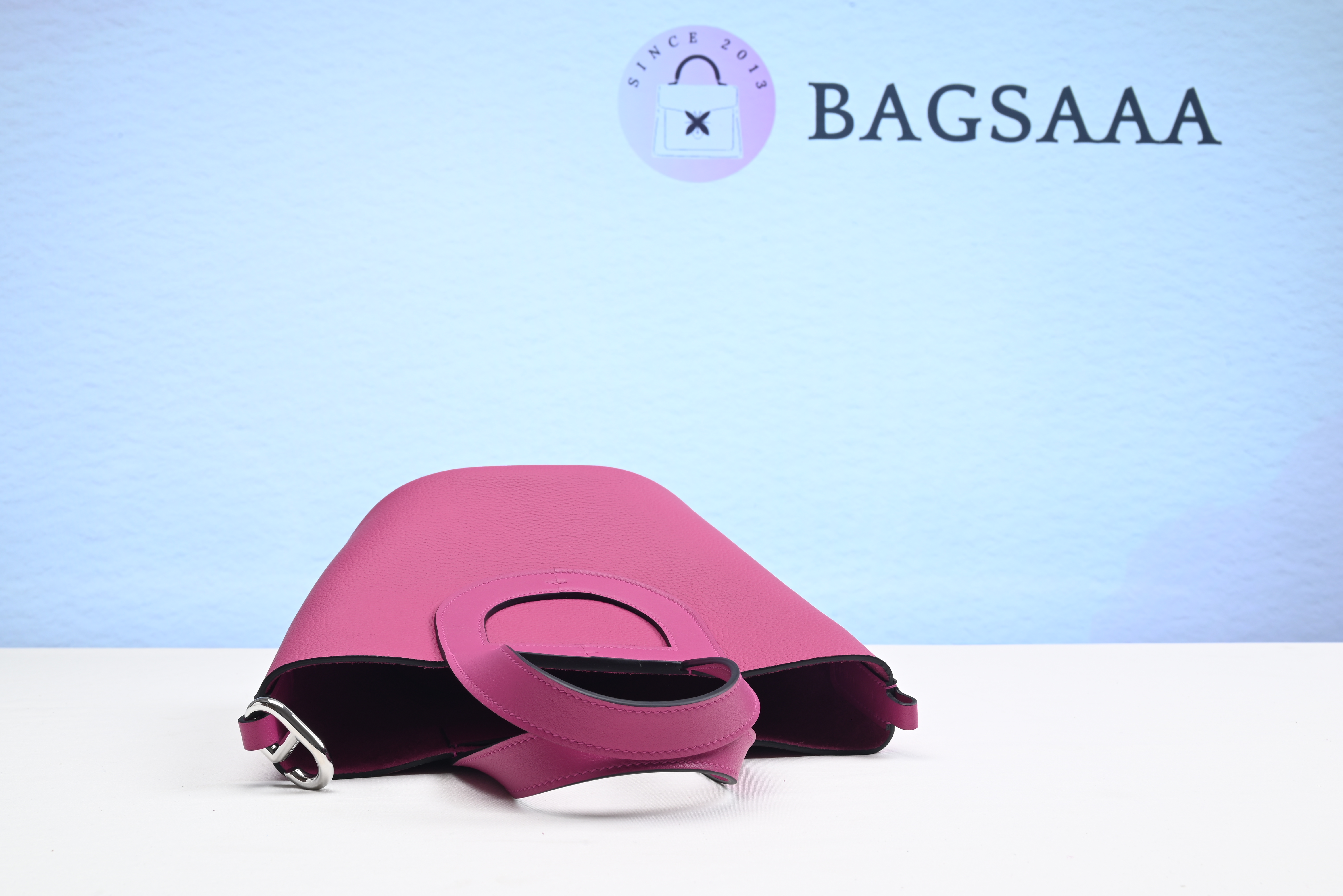 Bagsaaa H**me5 In the Loop Bag Pink 18cm