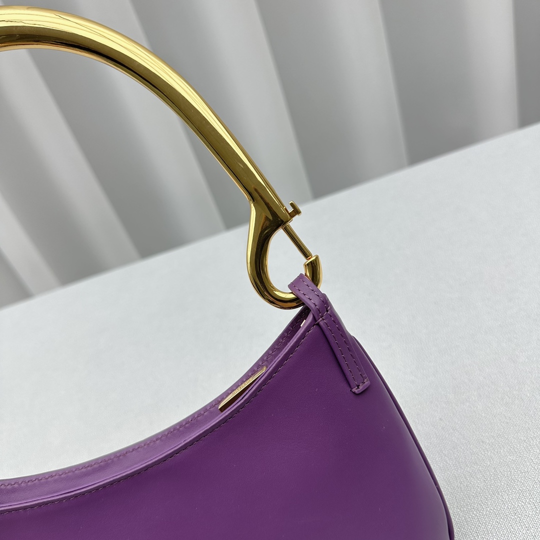 Bagsaaa Jacquemus Le Bisou Mousqueton Shoulder Bag - Purple