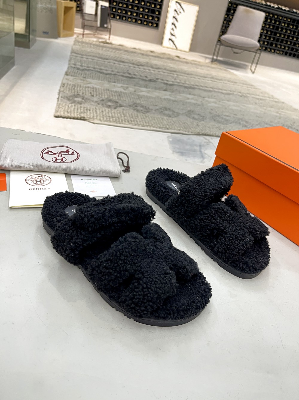 Bagsaaa H**me5 Chypre Sandals Black