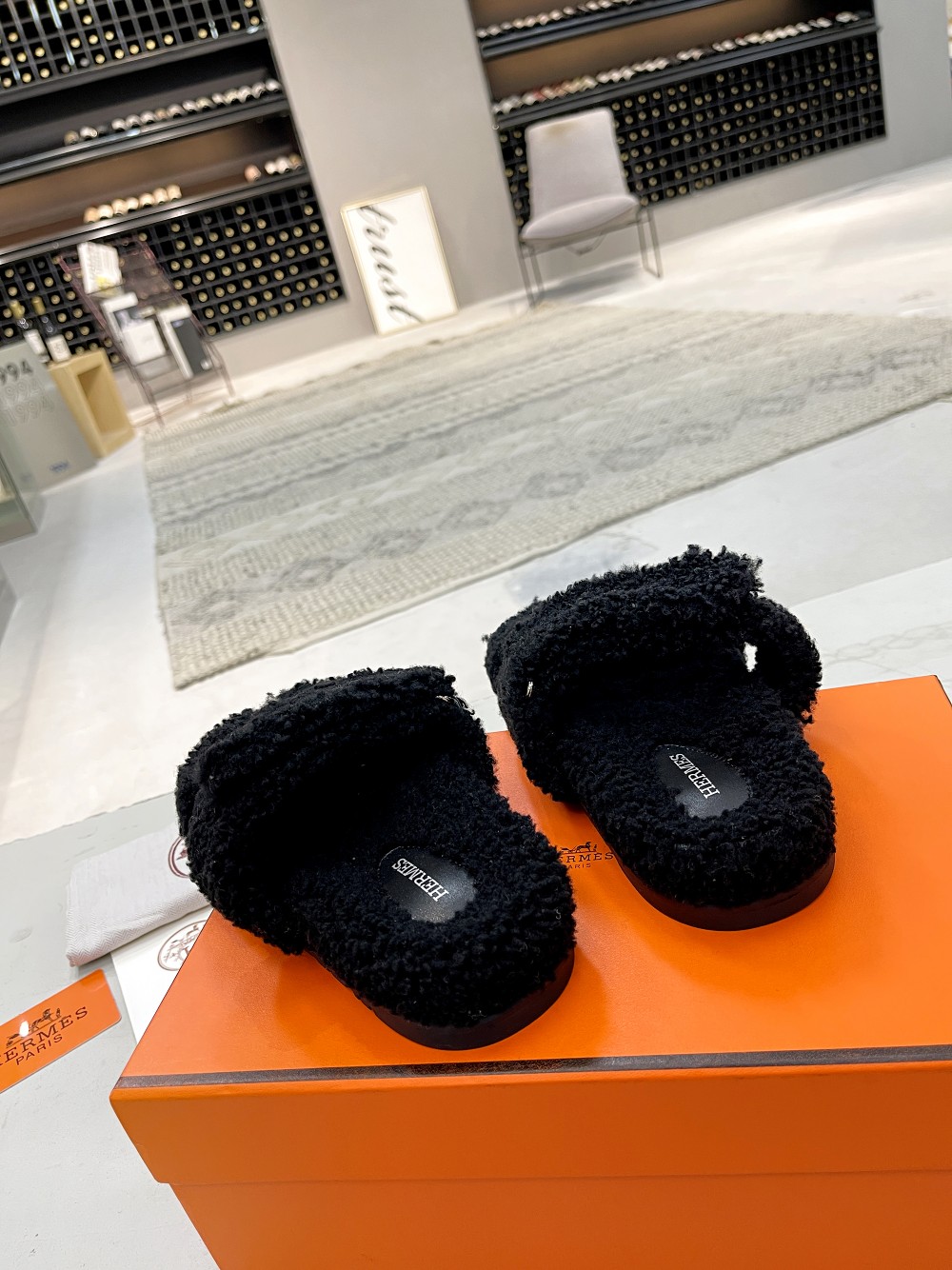 Bagsaaa H**me5 Chypre Sandals Black
