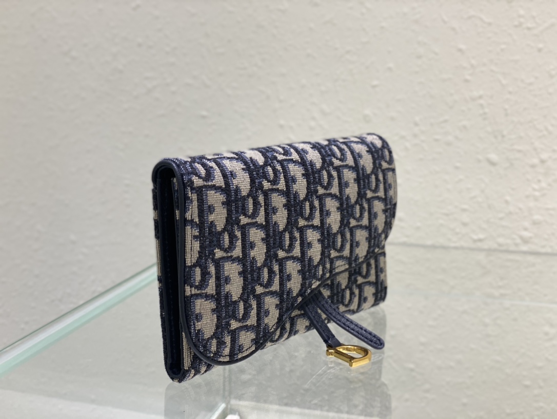 Bagsaaa D10r Oblique Saddle Wallet