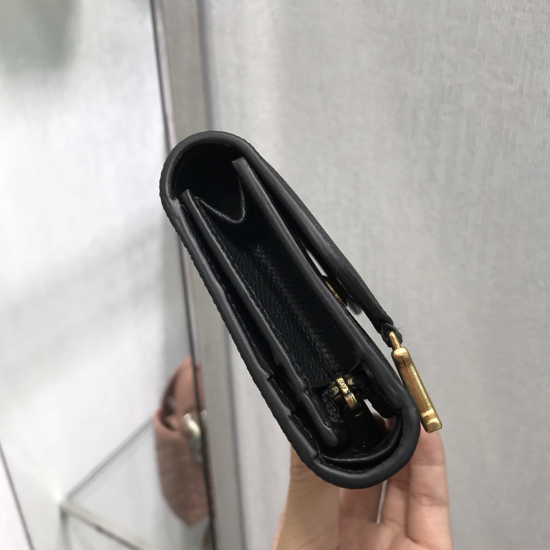 Bagsaaa D10r Saddle Wallet Black Leather