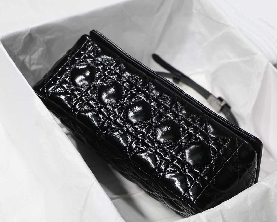 Bagsaaa D10r Medium Caro Black Cannage - 25.5 x 15.5 x 8 cm