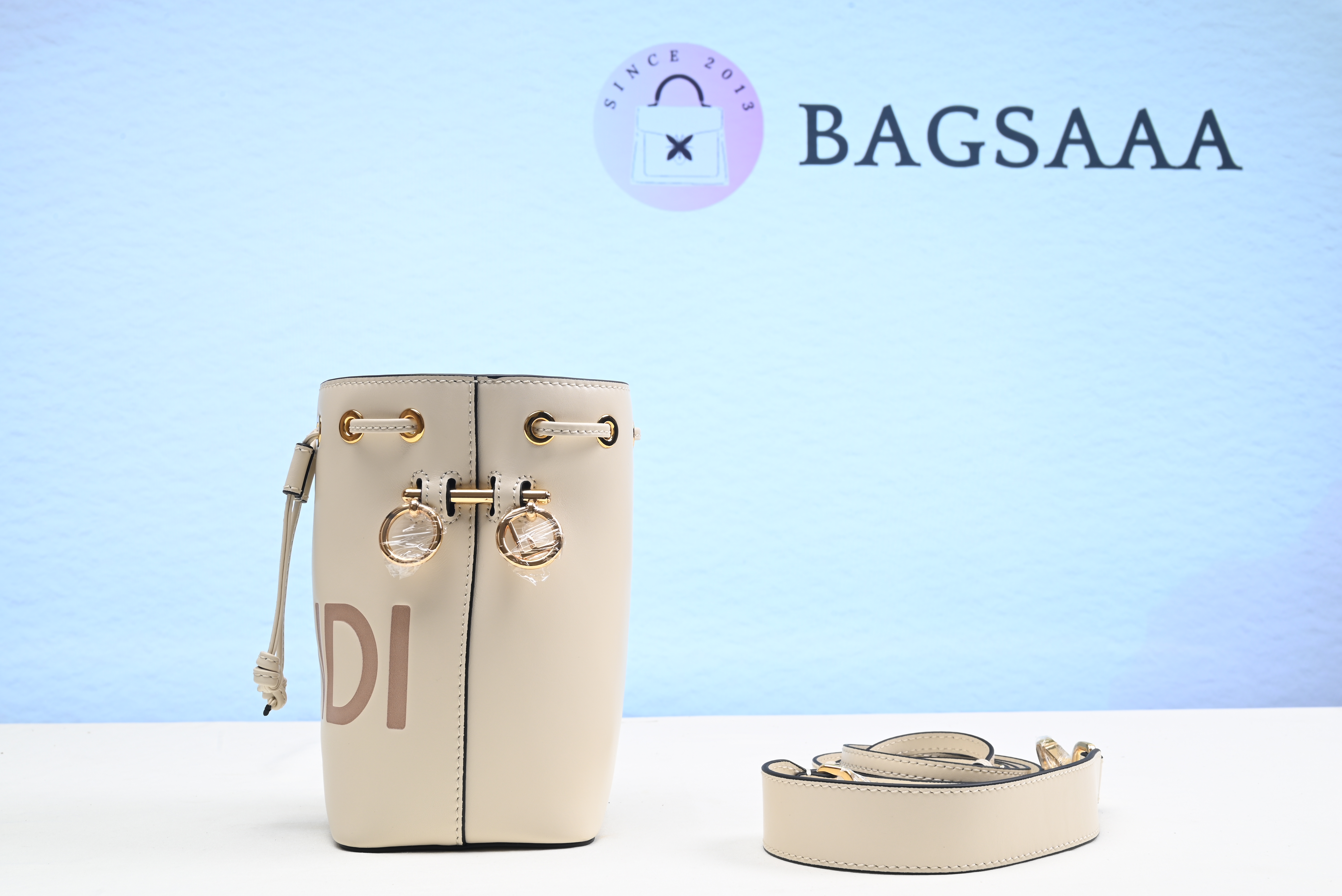 Bagsaaa F**di Mon Tresor Bucket Bag in cream 18cm