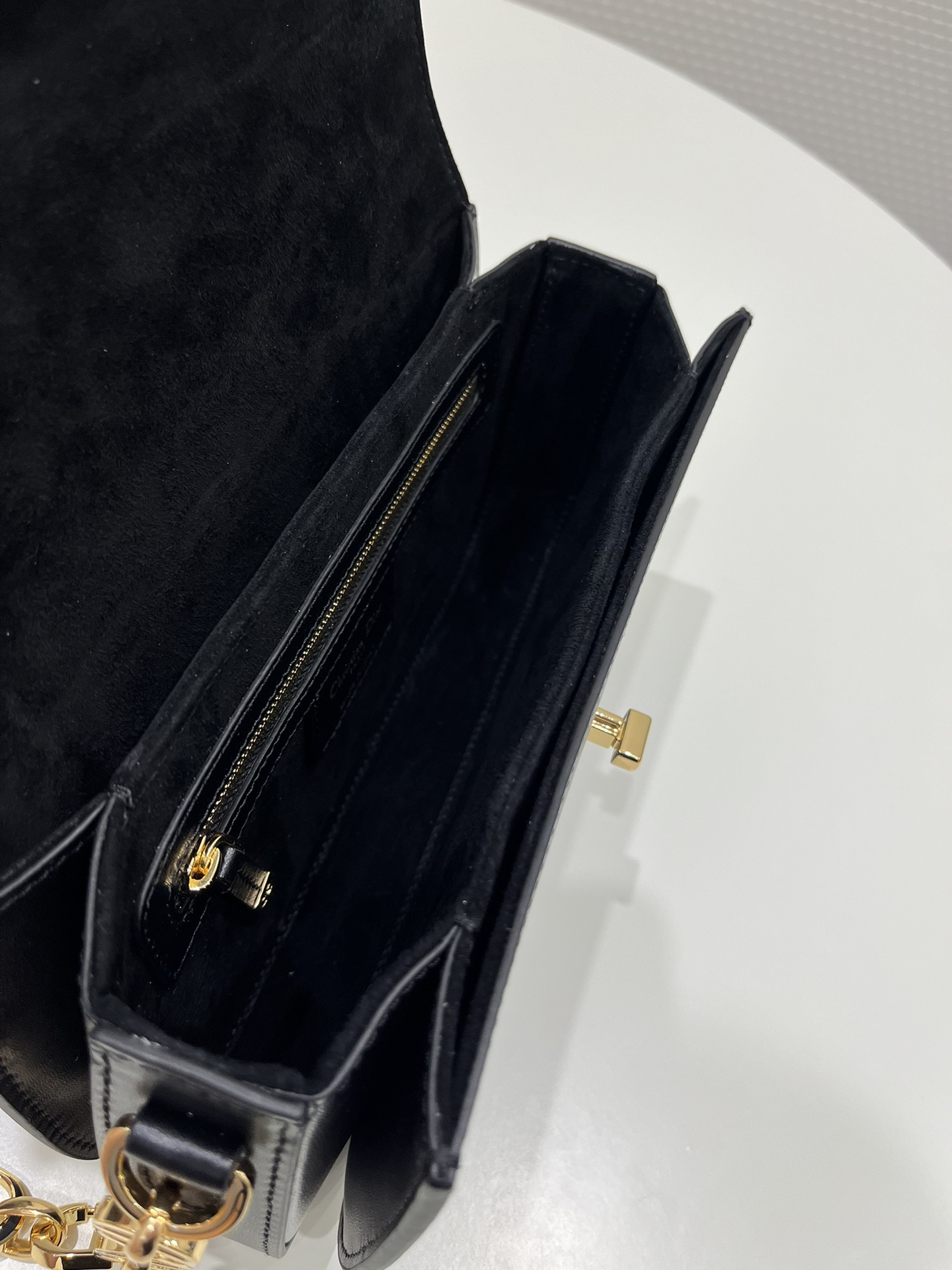 Bagsaaa D10r 30 Montaigne Avenue Bag Black Box Calfskin - 22.5 x 12.5 x 6.5 cm
