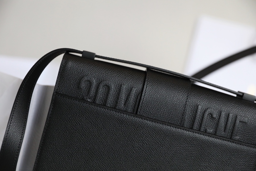 Bagsaaa D10r 30 Montaigne Ultra Matte Grained Calfskin Black 24cm