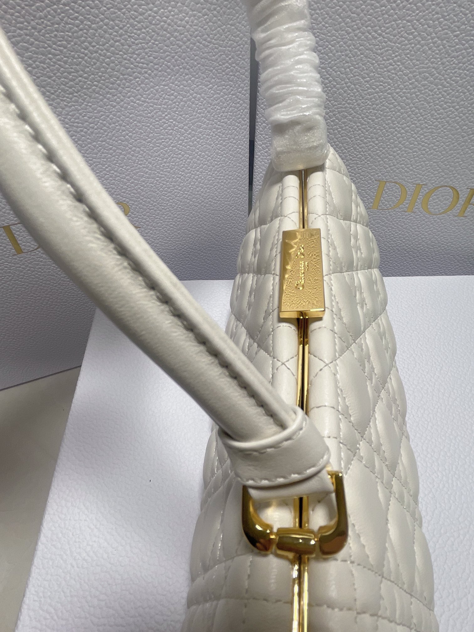 Bagsaaa D10r Caro Top Handle White - 26x14.5x9cm