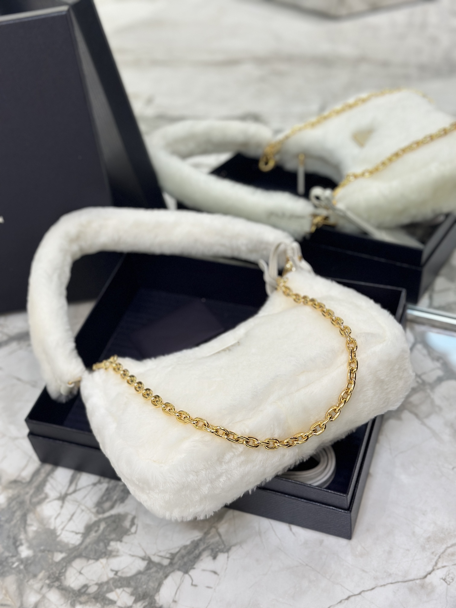 Bagsaaa Pra*a Re-Edition 2005 shearling shoulder bag white 22x18x6cm