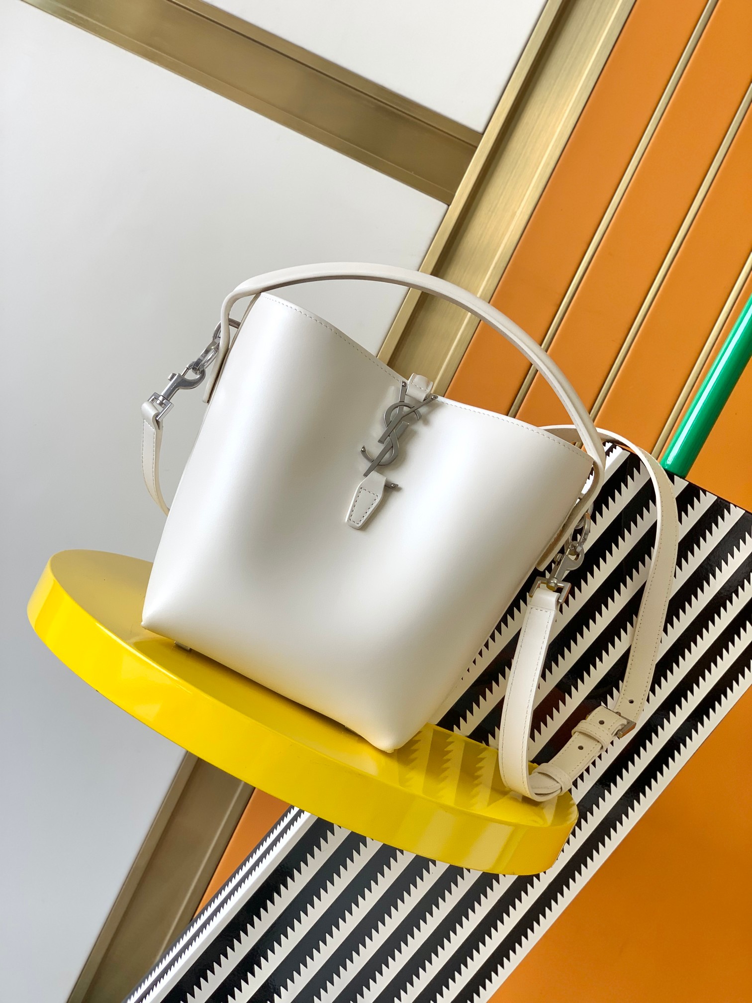 Bagsaaa Y51 Le 37 In Shiny Leather - 17×20×13cm