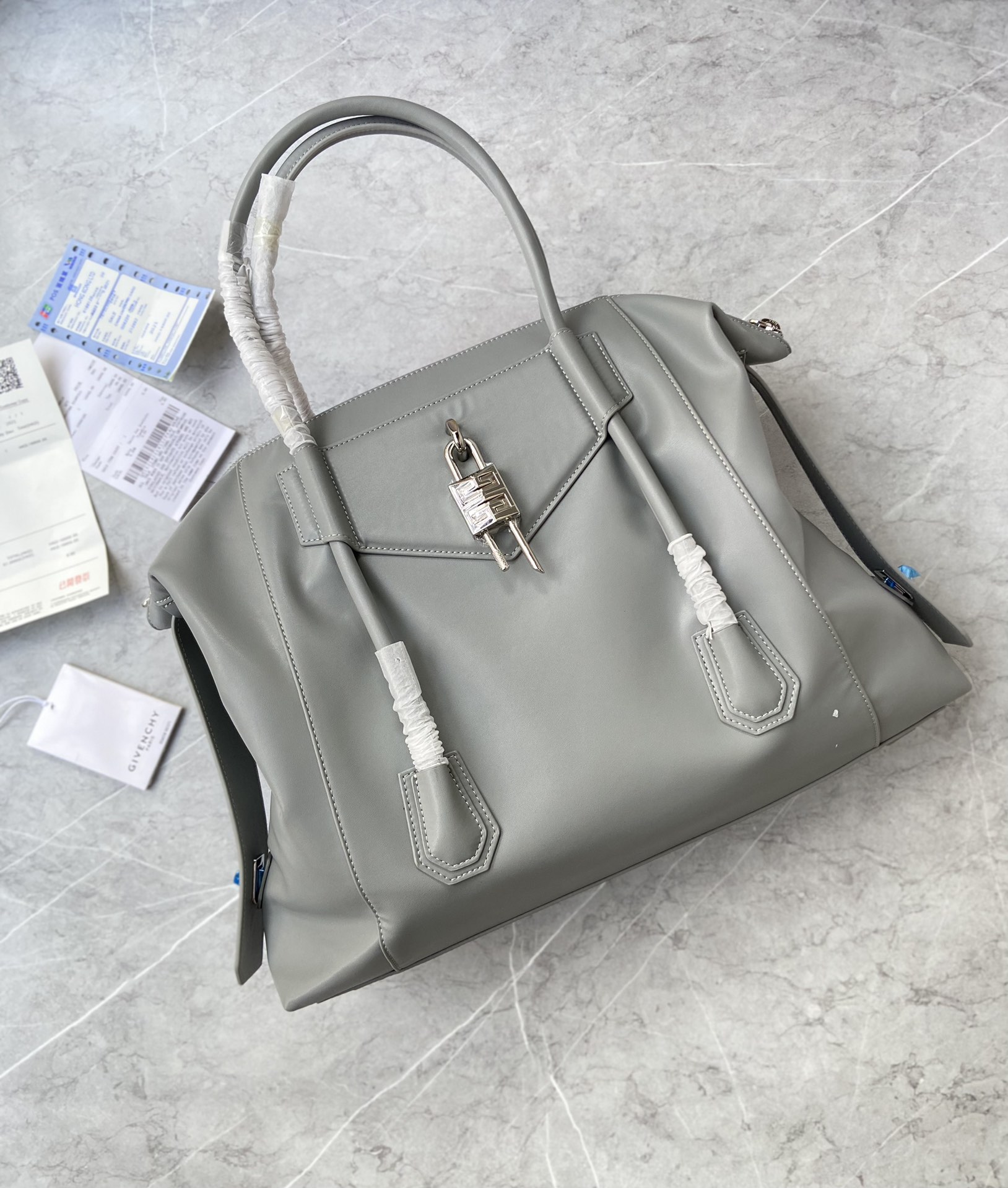 Bagsaaa Medium Antigona Soft Lock bag in grey smooth leather - 44*34*7cm
