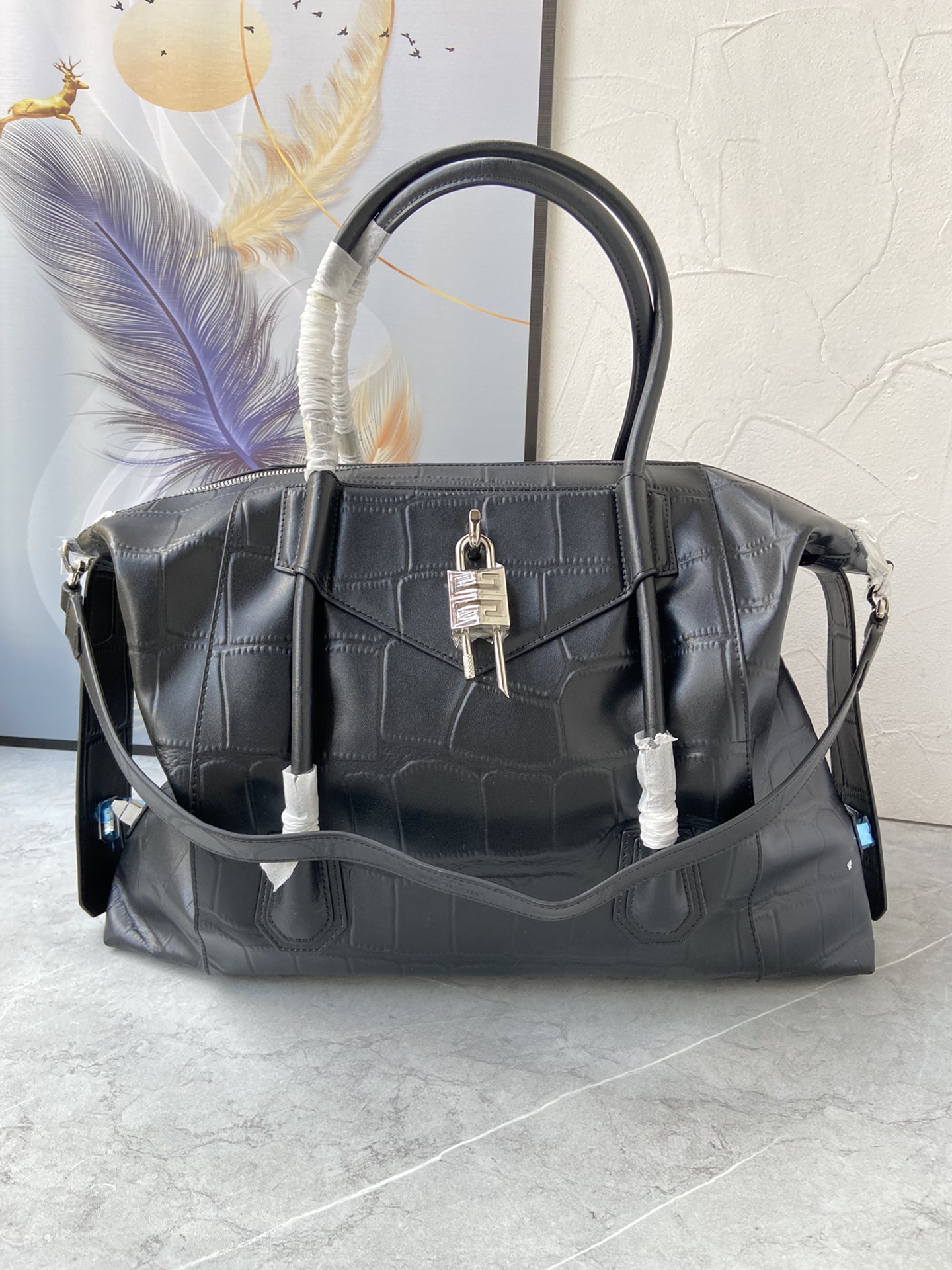 Bagsaaa Medium Antigona Soft Lock bag in black croc leather - 44*34*7cm