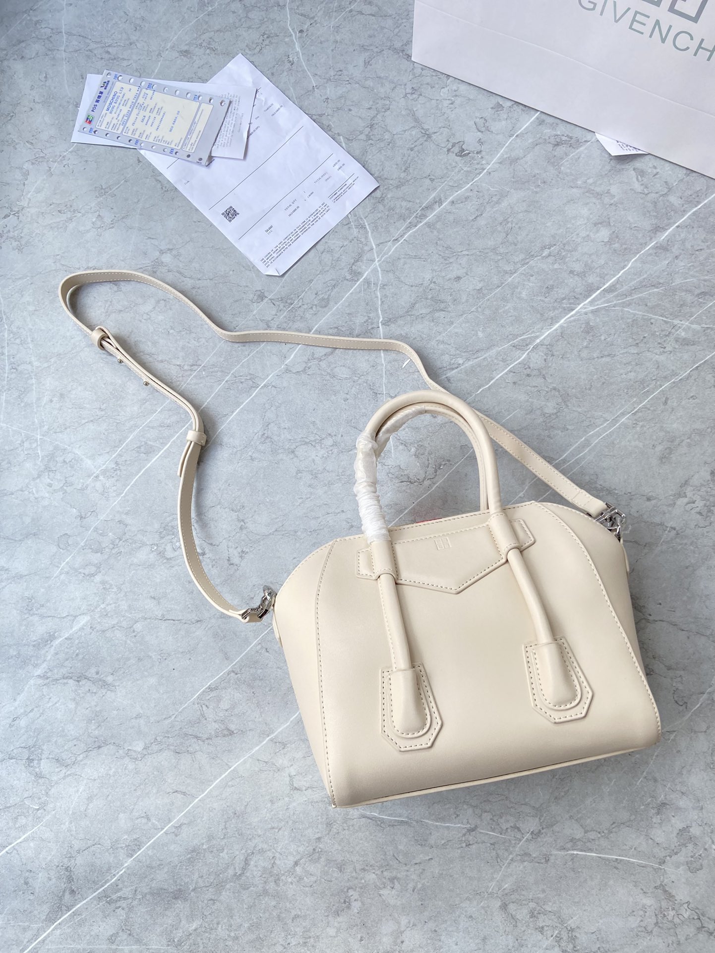 Bagsaaa Givenchy Antigona Lock Tote Bag Cream - 23*27*13cm
