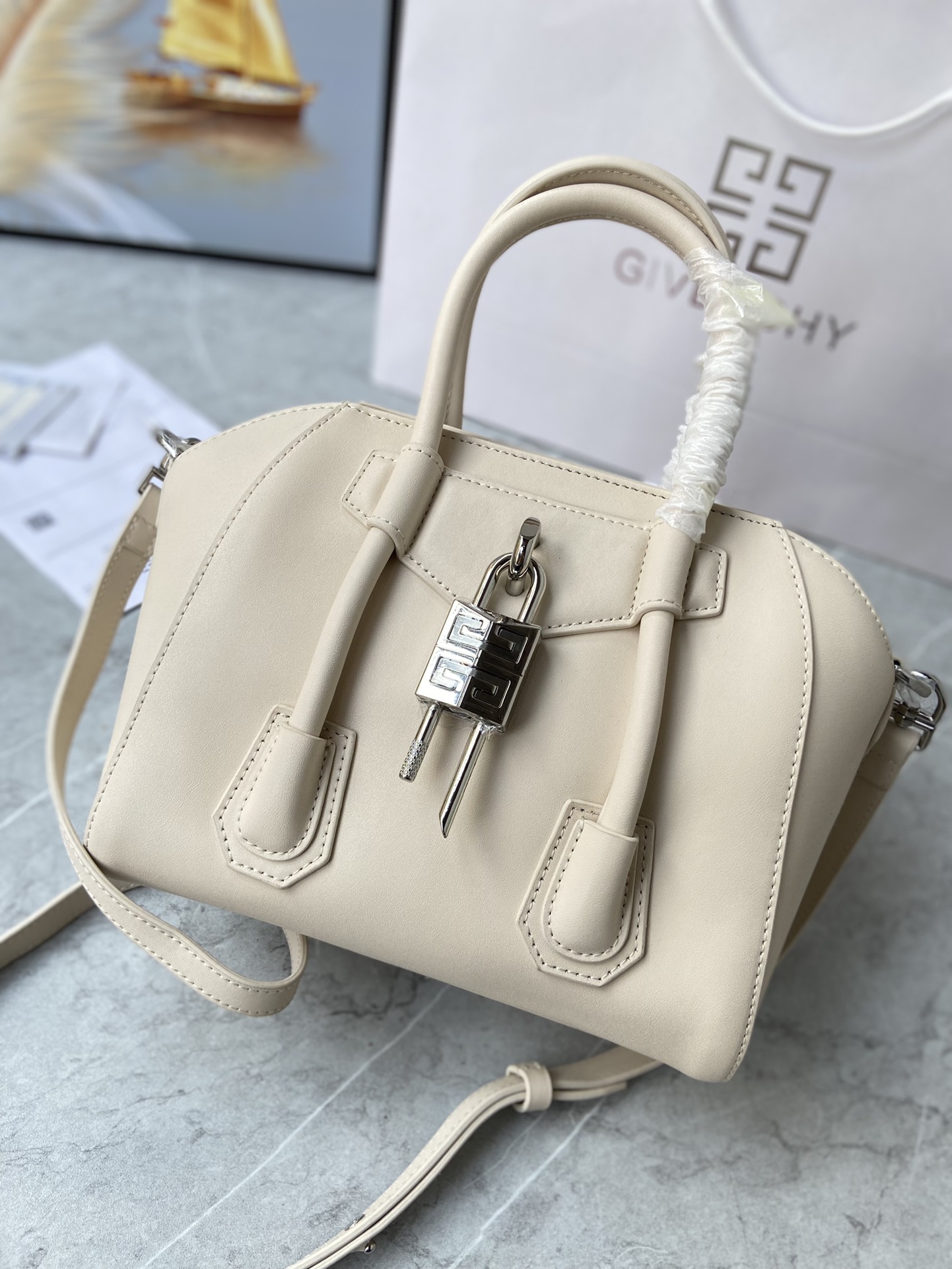 Bagsaaa Givenchy Antigona Lock Tote Bag Cream - 23*27*13cm