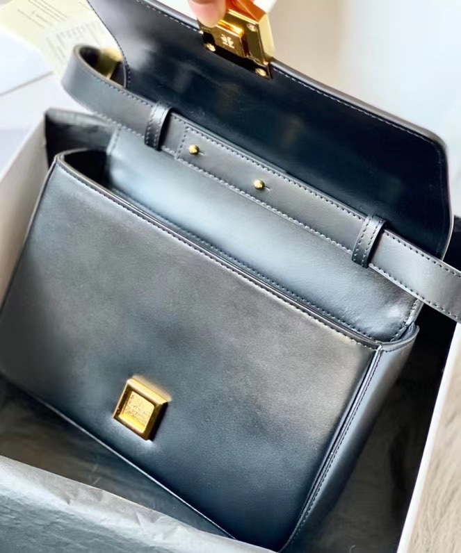 Bagsaaa GIVENCHY Box Calfskin Medium 4G Shoulder Bag - 21X15X6cm