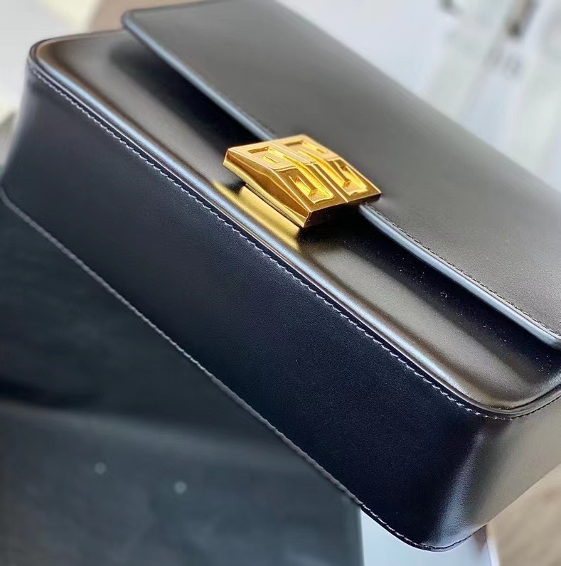 Bagsaaa GIVENCHY Box Calfskin Medium 4G Shoulder Bag - 21X15X6cm