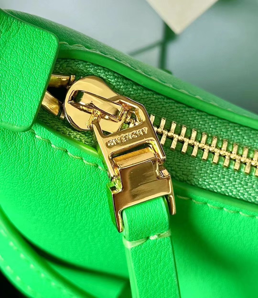 Bagsaaa Givenchy Green Voyou Shoulder Bag - 24*18*3.5cm
