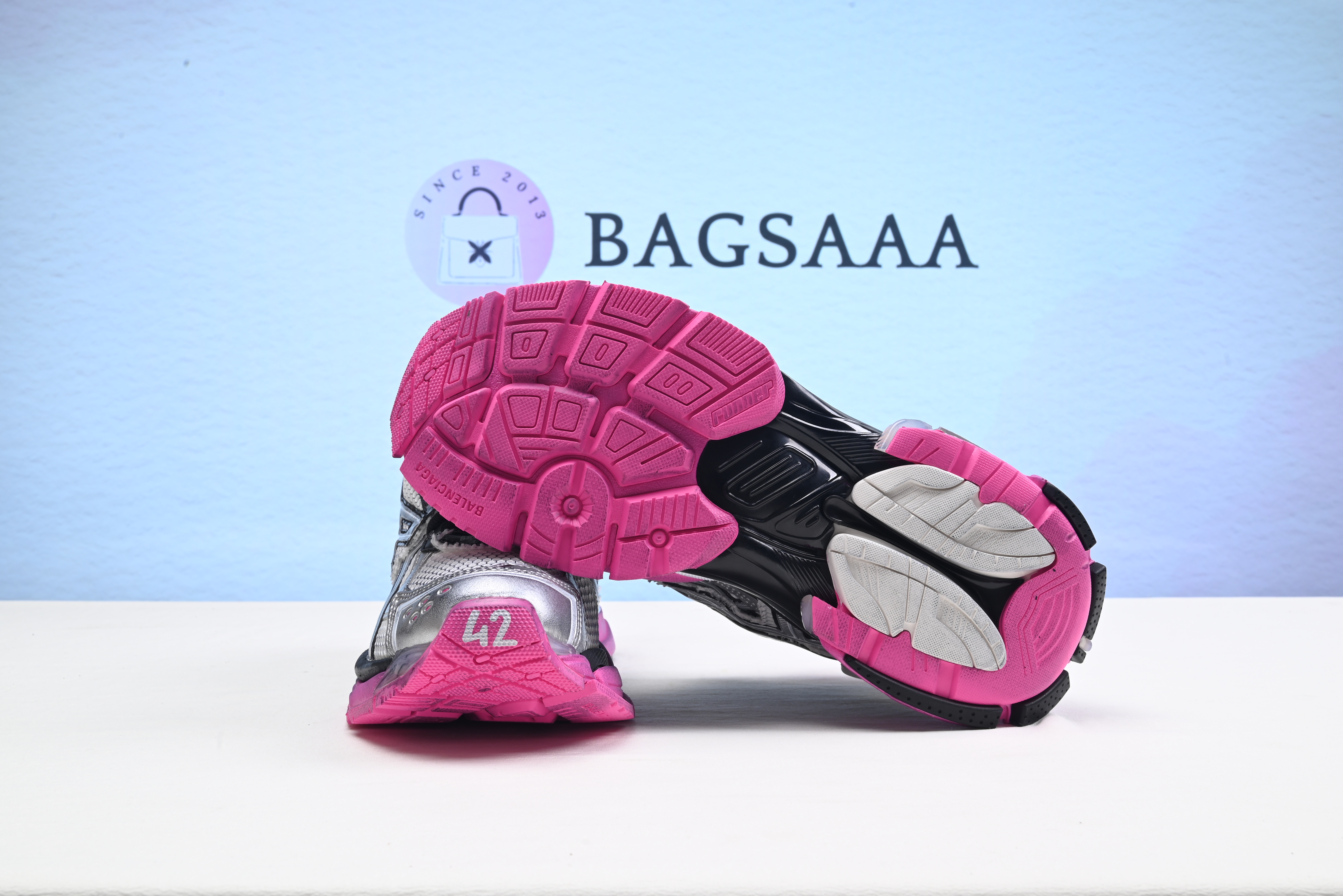 Bagsaaa Ba1en*iagaRunner Trainer In Silver Multi